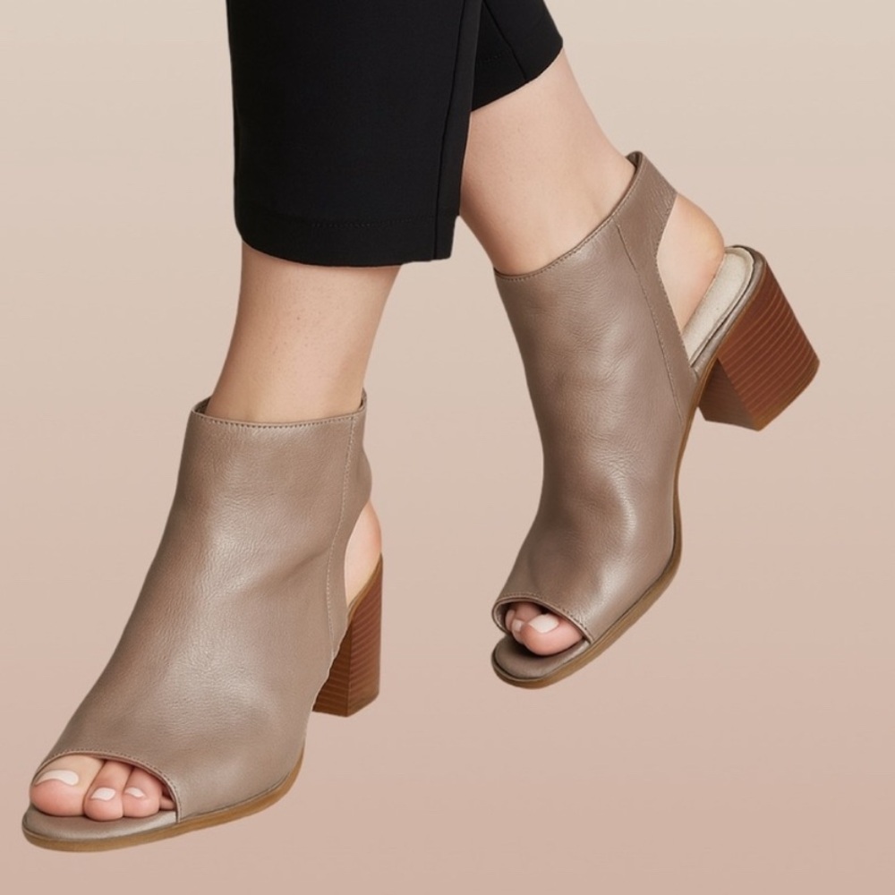 Kenneth Cole Peep Toe Leather Booties🌸